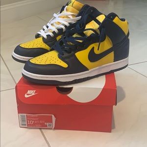 Men’s Nike Dunk Hi (Michigan)
